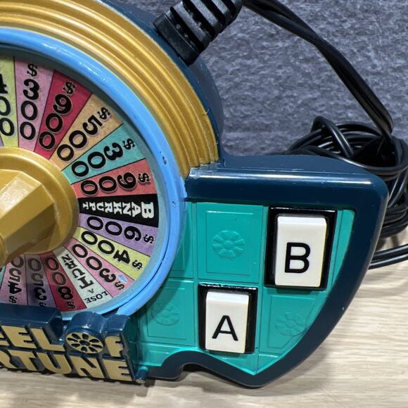 Vintage Wheel of Fortune Plug N Play TV Game Jakks Pacific 2005 - Tested Works - Picture 5 of 10